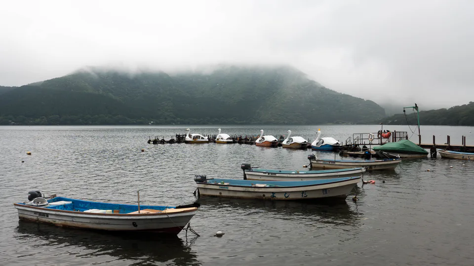 Lake Ashi waterfront for a Hakone-Yumoto, Gora and Lake Ashi accommodation comparison