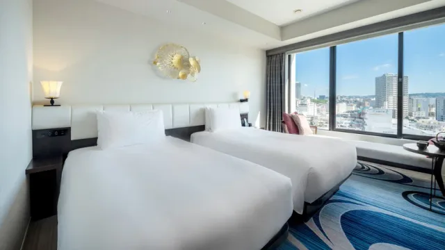 Hyatt Regency Naha Okinawa 28-square-metre twin guest room