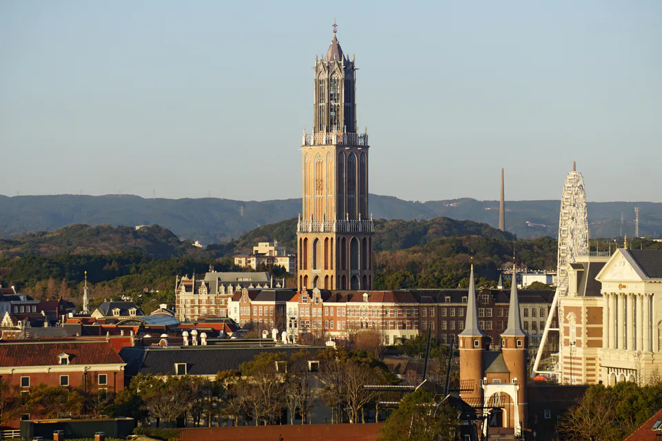 Wide daytime view of Huis Ten Bosch in Sasebo for planning a full park day