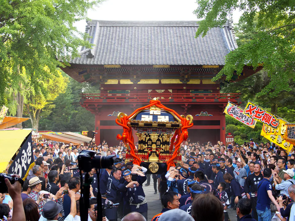 根津神社例大祭 2026 四年一次神幸祭與宮神輿實景