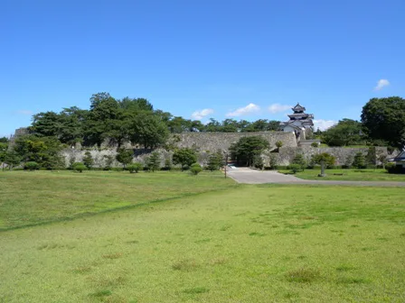 白河小峰城城山公園、石垣與三重櫓遠景，日本100名城 No.13