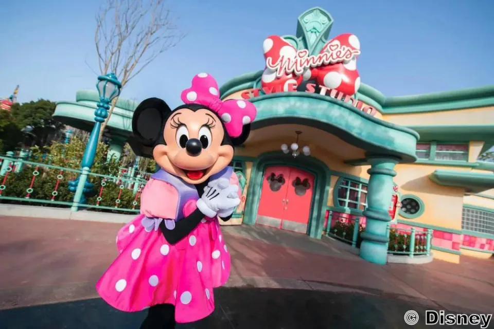 Minnie Mouse greeting visitors outside her house at Tokyo Disneyland