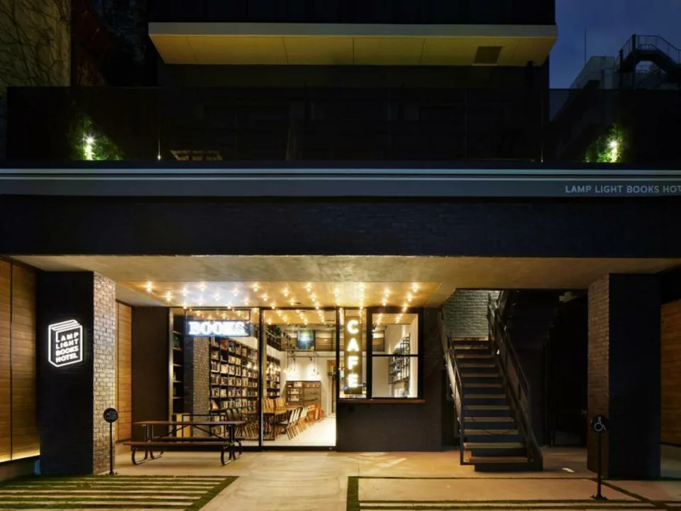 LAMP LIGHT BOOKS HOTEL 福岡住宿空間與大名周邊環境