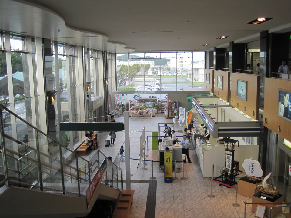 Noto Satoyama Airport vs Komatsu Airport|ไปวาจิมะ วาคุระออนเซ็น หรือคานาซาวะ ลงที่ไหน?