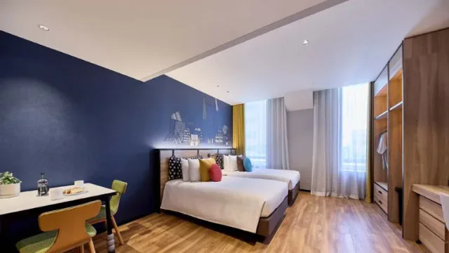 Citadines Namba Osaka premier twin apartment bedroom with contemporary furnishings