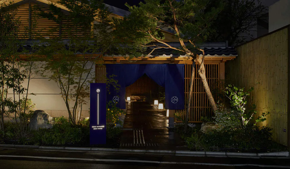 การตัดสินใจเกี่ยวกับการพักฮันนีมูนและสปาในโตเกียว: ภาพภายนอกของ ONSEN RYOKAN YUEN SHINJUKU