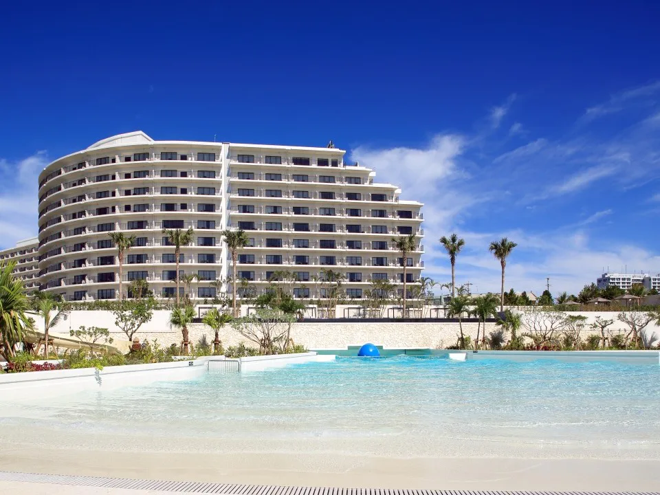 Okinawa resort hotels: deciding whether resort facilities are worth paying for when you leave early and return late