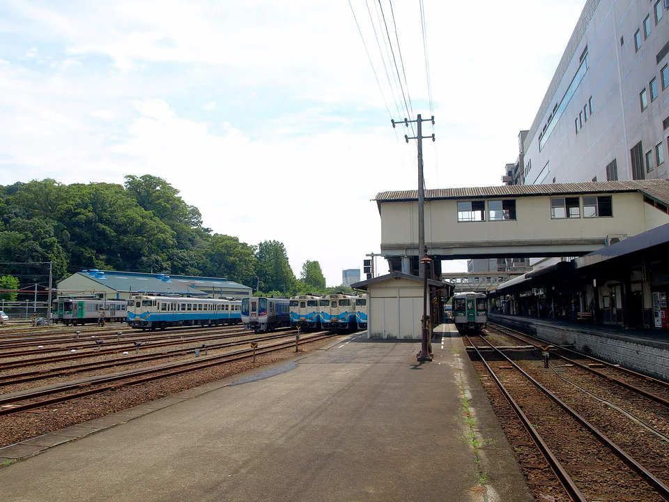 Direction de la gare JR d’Tokushima à pied vers le lieu du centre-ville d’Awadō