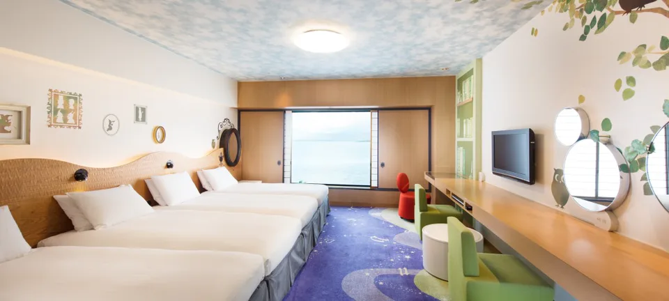 東京灣希爾頓 Happy Magic Room,三張標準床與森林主題裝潢