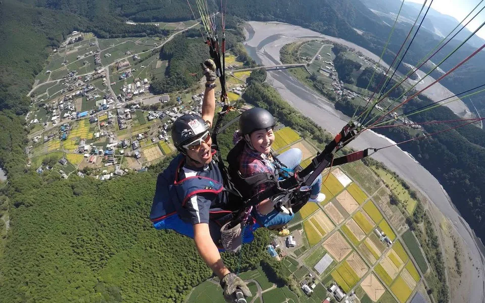 Mt Fuji tandem paragliding over Asagiri Plateau