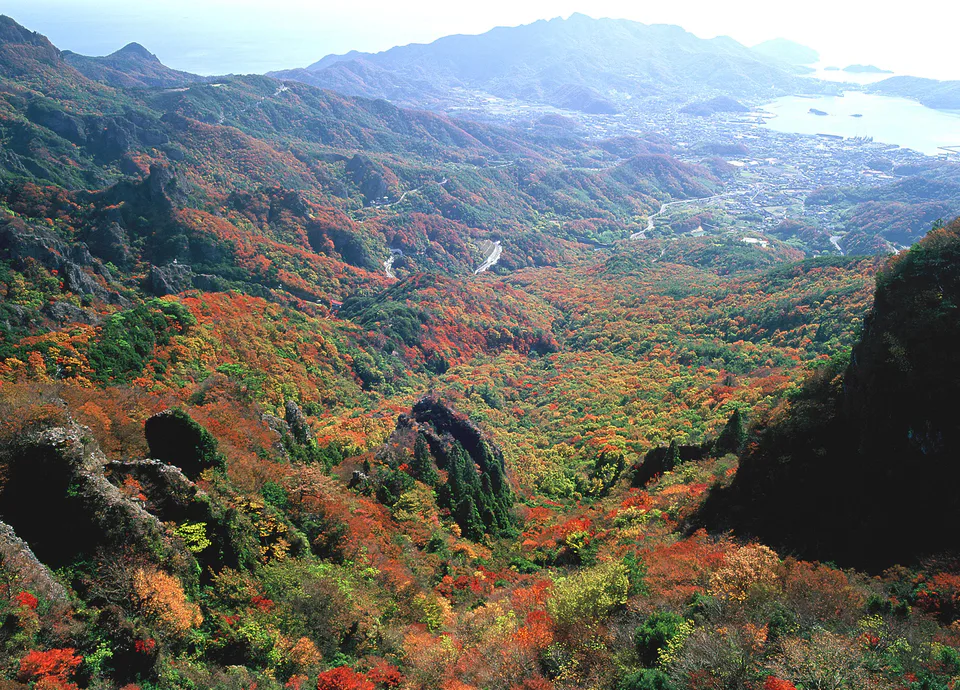 Kankakei Gorge autumn foliage, volcanic cliffs and Seto Inland Sea views