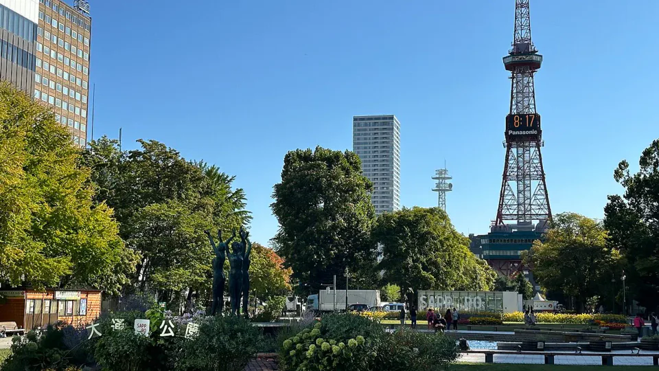 Sapporo เป็นฐานพักที่ช่วยลดการย้ายโรงแรมช่วงต้นทริปฮอกไกโดกับครอบครัว