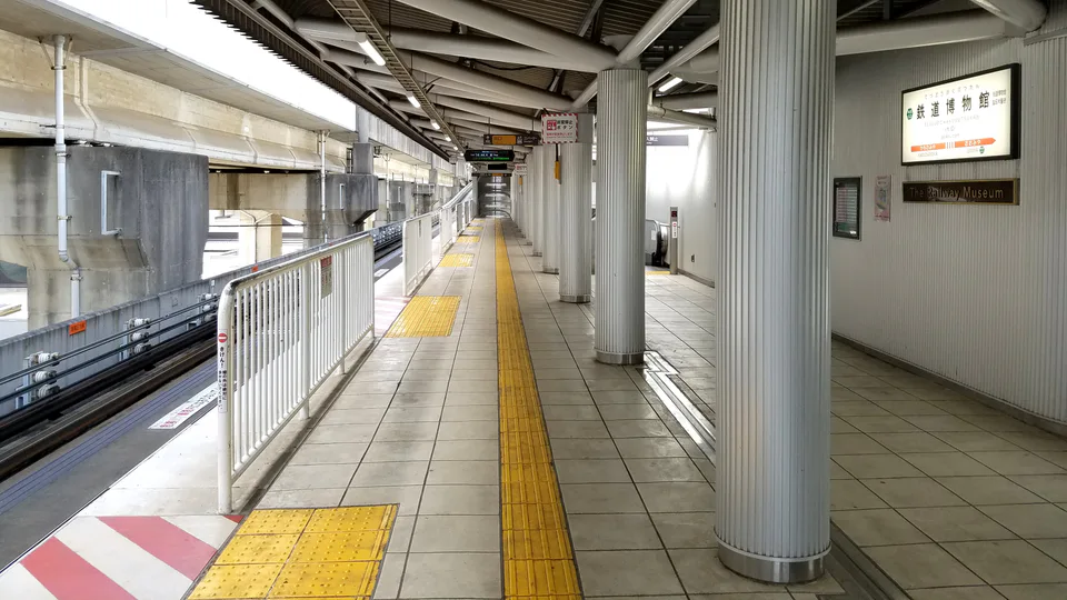 Quai du New Shuttle vers la station Tetsudo-Hakubutsukan, dernière correspondance depuis Omiya