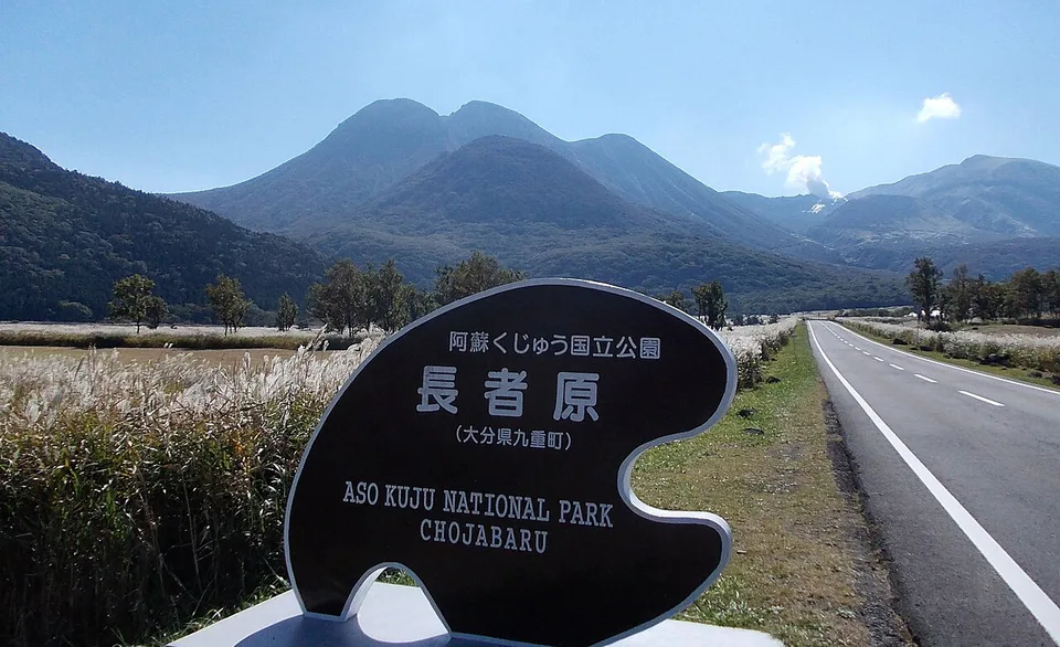 Kuju Mountains and Chojabaru in autumn for Kokonoe bridge, boardwalk and hiking planning