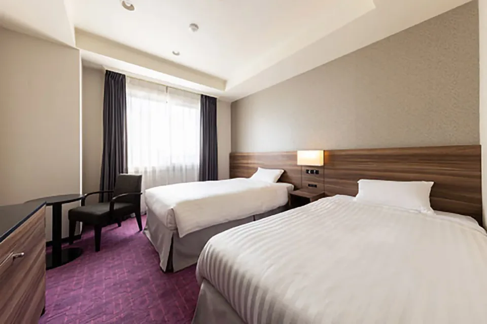 Twin guest room at JR-EAST HOTEL METS MITO beside Mito Station for a Kairakuen visit