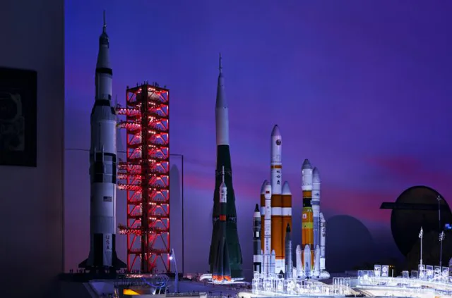 SMALL WORLDS Tokyo Space Center 새턴 로켓과 우주센터 미니어처