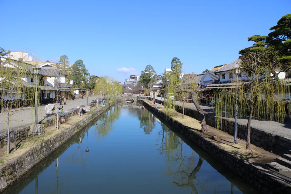 White-walled storehouses and narrow lanes in Kurashiki Bikan Historical Quarter
