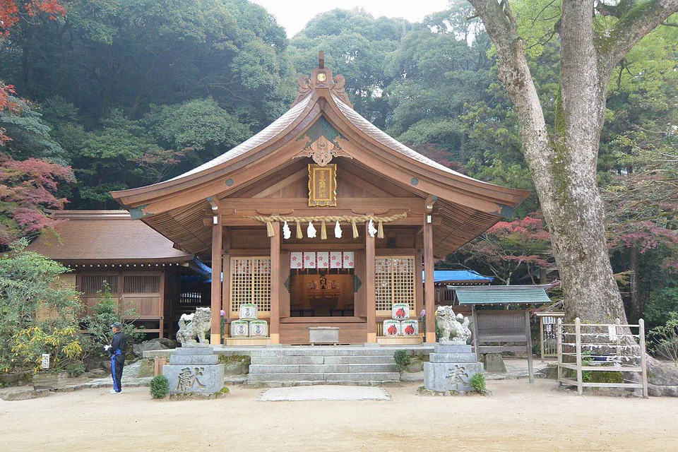 太宰府竈門神社秋季參道與紅葉,適合無自駕福岡賞楓一日遊