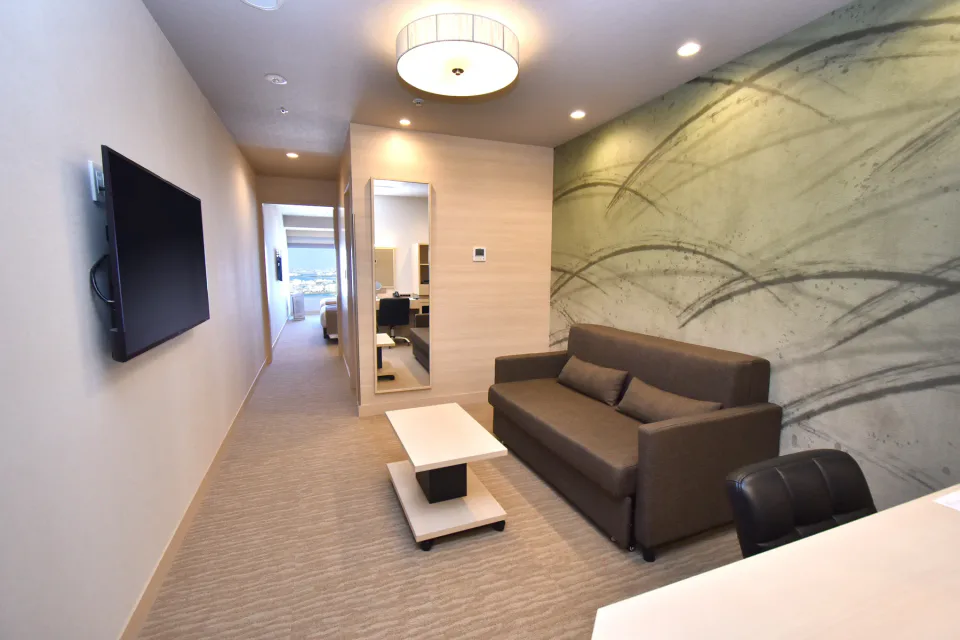Odysis Suites Osaka Airport Hotel 넓은 객실 거실 공간