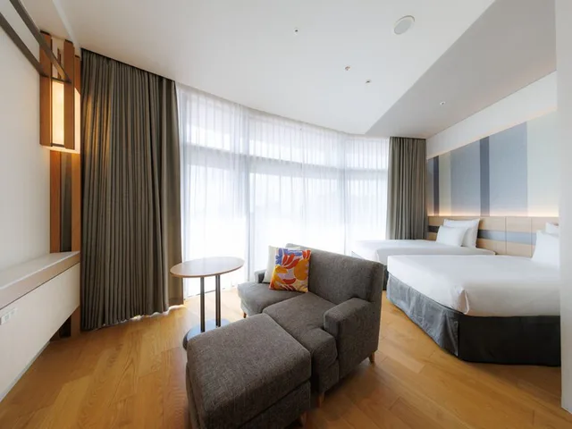 ภาพจริงของห้องพัก JR Kyushu Hotel Blossom Naha สำหรับครอบครัวสามรุ่นสามารถแยกห้องอาบน้ำและกิจวัตรยามค่ำคืนได้อย่างอิสระ