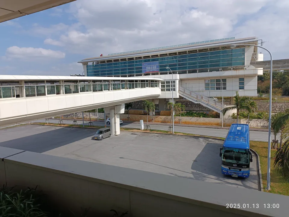 Hébergement pour les vols de nuit à Okinawa, départ matinal : où séjourner ? Location de voiture, transport à l'aéroport et organisation hôtelière