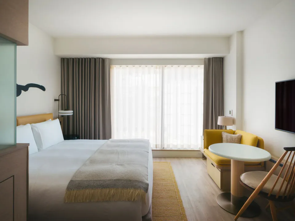 Zentis Osaka Corner Studio with bed, sofa and large windows