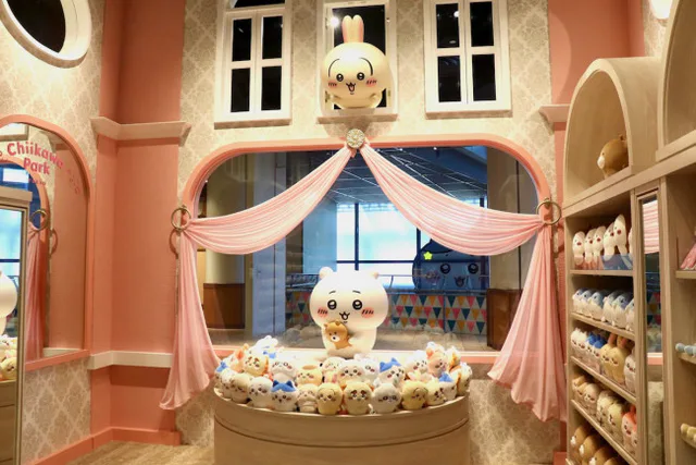 Chiikawa Park Tokyo Ikebukuro zone commerciale et produits dérivés des personnages, certains produits du parc seront disponibles en achat en ligne officielle à partir de 2026.