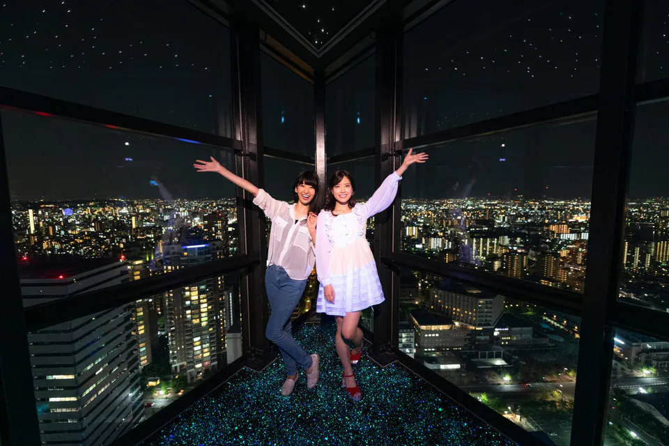 Fukuoka Tower ยามค่ำและบรรยากาศวิวเมืองหลังพระอาทิตย์ตก