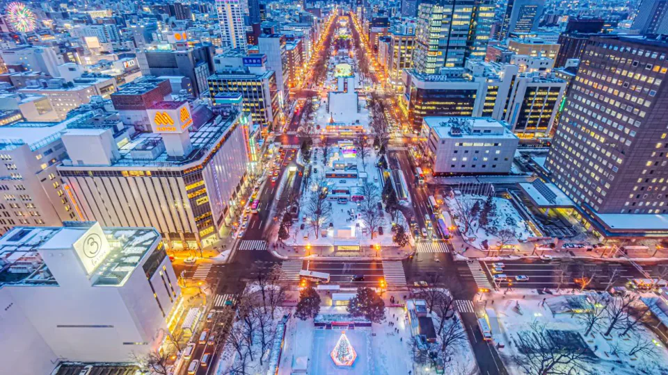 Sapporo มีระบบขนส่งสาธารณะที่ทำให้รถเช่าในช่วงวันเมืองของทริปฮอกไกโด 7 วันมักไม่ได้สร้างมูลค่าเพิ่มมาก