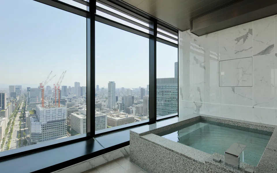 CANDEO HOTELS Osaka The Tower 객실과 욕실 공간