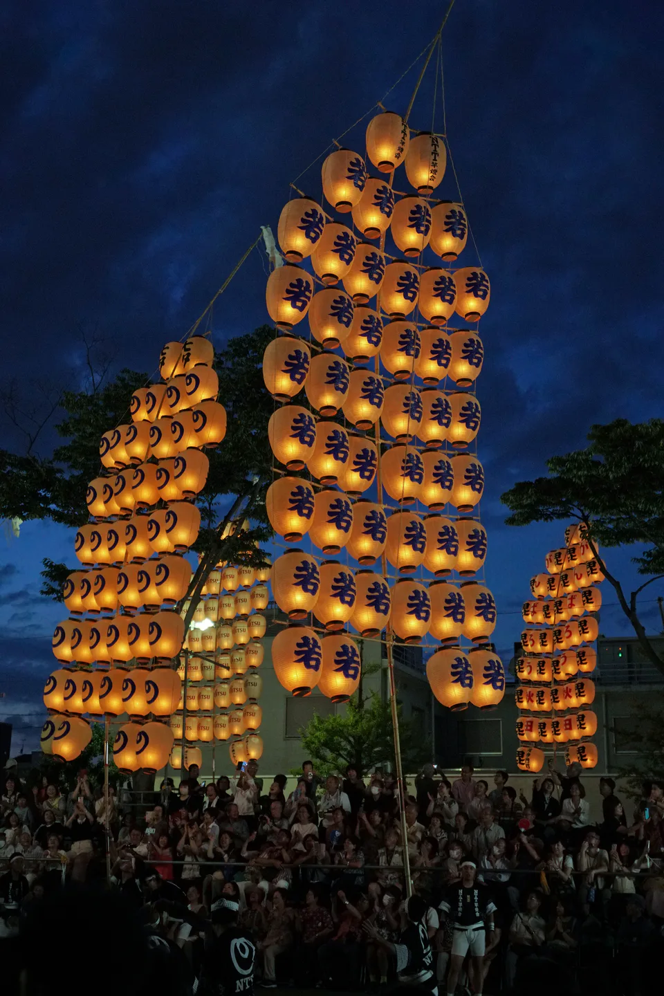 Leave at 8:25 PM or Stay for the Finale? The Akita Kanto Festival Early Exit Trade-Off