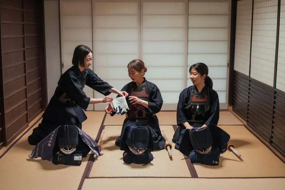 京都劍道武士體驗穿著護具準備練習