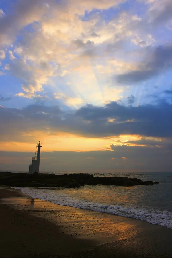 La côte d’Oarai, dont la valeur augmente lorsqu’une nuit permet de profiter réellement du soir et du lever du soleil