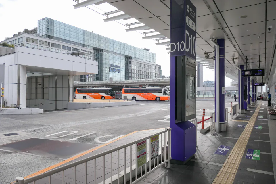 Busta Shinjuku จุดขึ้น Chuo Highway Bus ไปคาวากุจิโกะและ Fuji-Q Highland