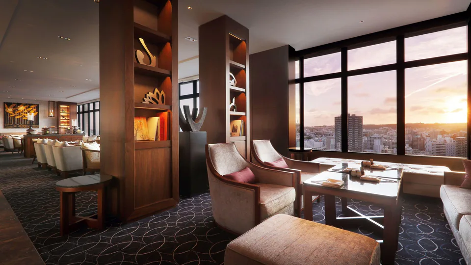 ห้องพักและพื้นที่เตียงของ Hyatt Regency Naha Okinawa