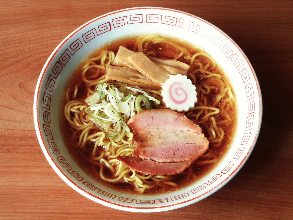 Représentation visuelle du ramen tonkotsu, correspondant au choix de dîner ramen à Hakata Station