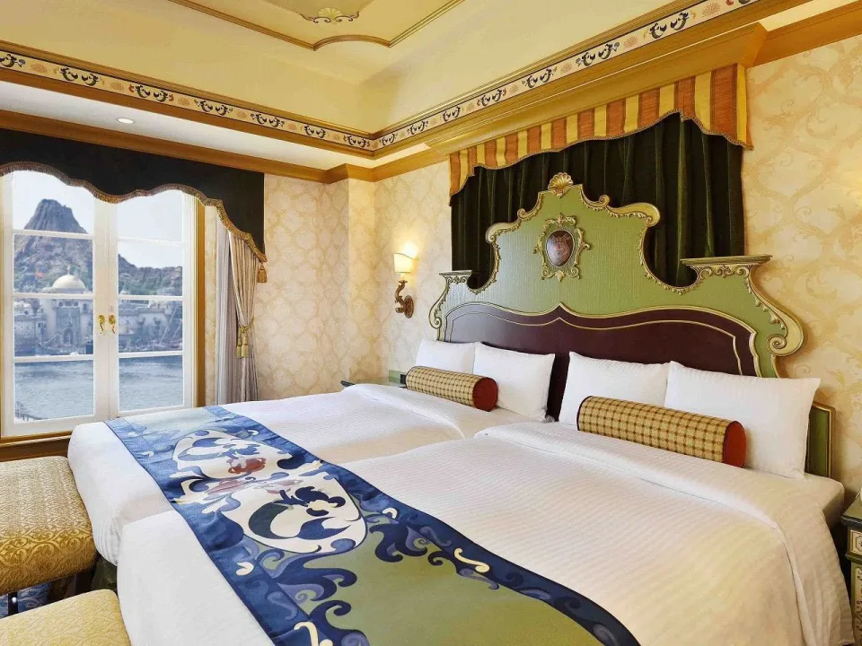 Tokyo DisneySea Hotel MiraCosta Porto Paradiso suite with harbour view