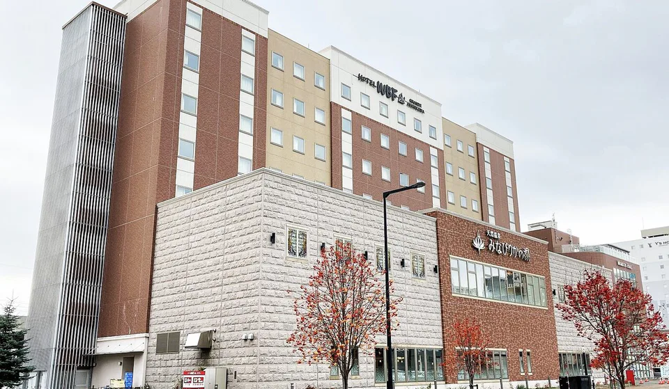 Hotel WBF Grande Asahikawa ใกล้ JR Asahikawa Station แต่ต้องเดินด้านนอกช่วงสุดท้าย
