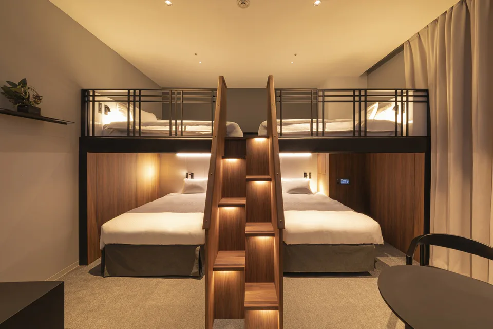 Hotel Keihan Namba Grande Bunk Bed Room,四至五人大阪閨蜜住宿可用四張固定床與雙洗手台