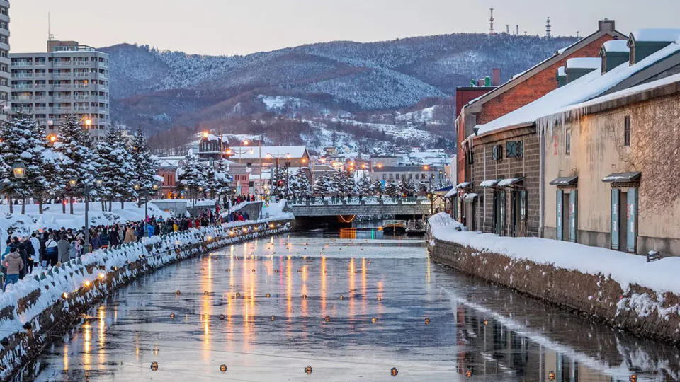 คลอง Otaru และย่านใจกลางเมืองเหมาะกับการใช้ JR จาก Sapporo แล้วเดินเที่ยวมากกว่าการมีรถเช่าจอดรอทั้งวัน