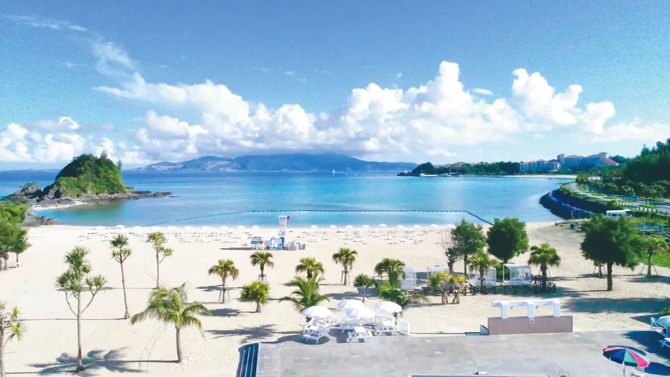 Oriental Hotel Okinawa Resort & Spa 인근 Kariyushi Beach