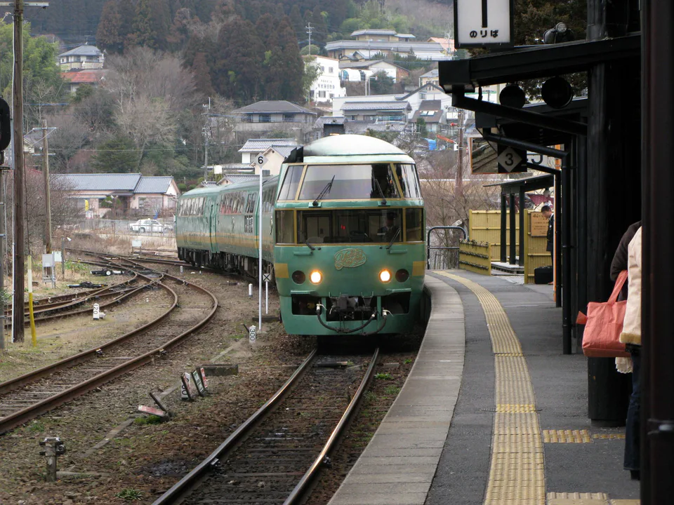 JR Kyushu KiHa 71 series Yufuin no Mori I sightseeing train exterior