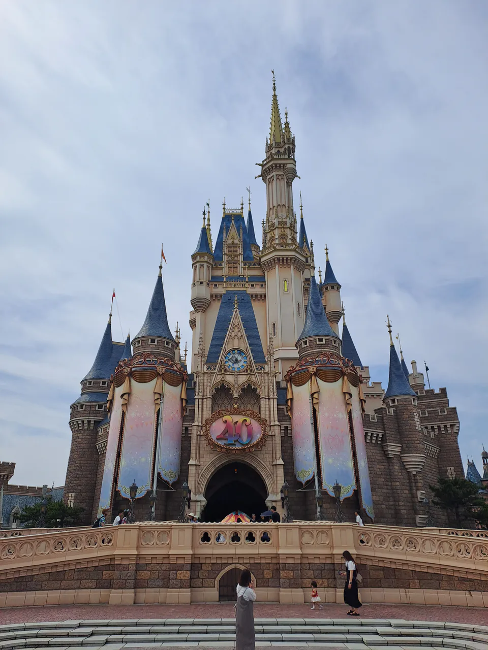 Château de Cendrillon à Tokyo Disneyland et choix de la première attraction avec Happy Entry