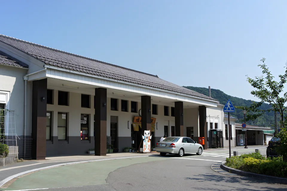 Kinosaki Onsen Station, the arrival point for travelers deciding whether to carry or forward luggage