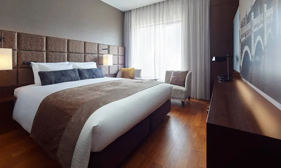Mitsui Garden Hotel Osaka PREMIER twin guest room with wood flooring