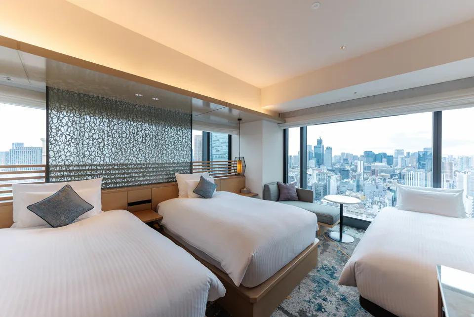 THE BLOSSOM HIBIYA deluxe corner twin room with floor-to-ceiling windows