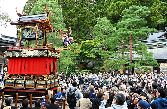 การแสดง karakuri ใน Takayama Festival ซึ่งควรตรวจเวลาปี 2026 จากประกาศทางการ