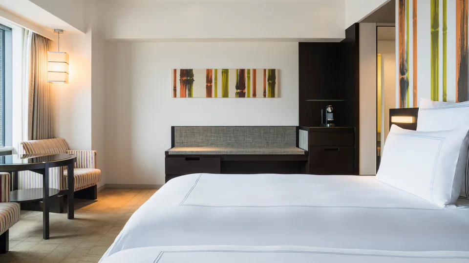 Les chambres et l'espace de couchage à l'hôtel Swissotel Nankai Osaka.