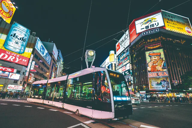 Scène réelle de Susukino à Sapporo ; lorsque le dîner, la vie nocturne et le retour tardif sont plus importants qu'une excursion d'une journée en JR, le poids de l'hébergement à Susukino augmente.