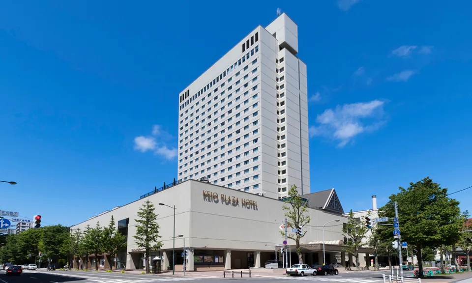 อาคาร Keio Plaza Hotel Sapporo ใกล้สถานี JR Sapporo